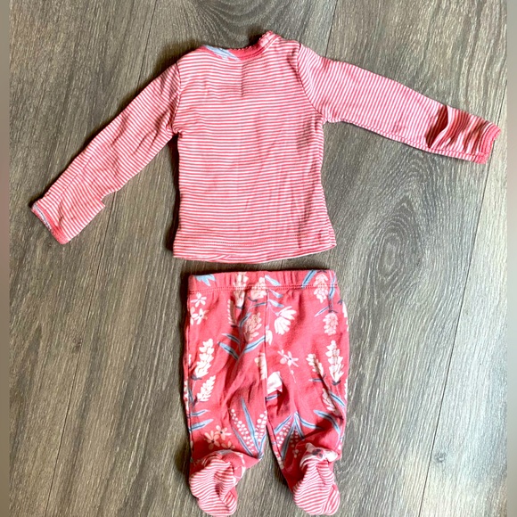 Babygirl Newborn Bundle⭐️ 6 PIECES! Onesies, footie pajamas & 2 piece matching⭐️ - Picture 4 of 14